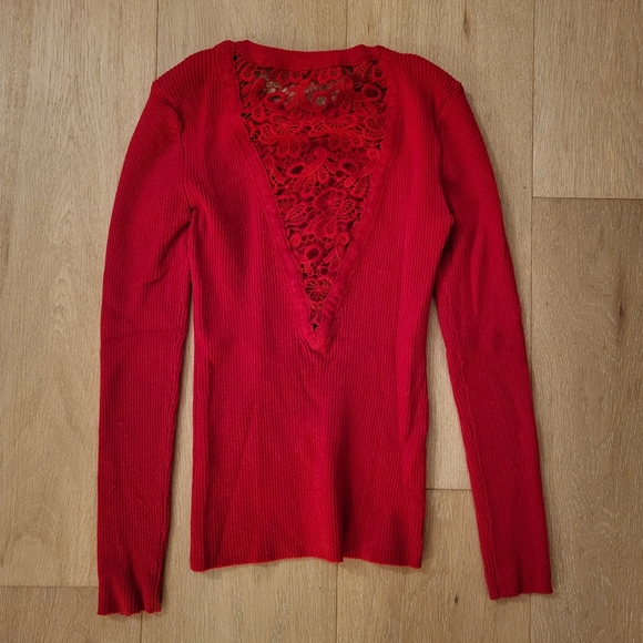 Red thick long sleeve lace back - Picture 2 of 5